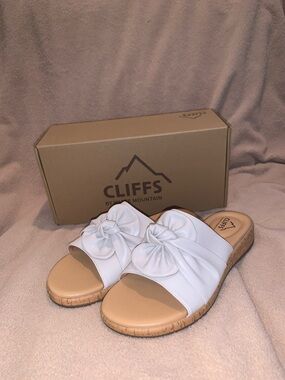 White Mountain Bobelle slide Sandals in Off White